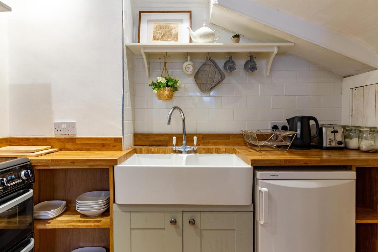 The Shoe Box Cottage With Allocated Parking Malmesbury Ngoại thất bức ảnh